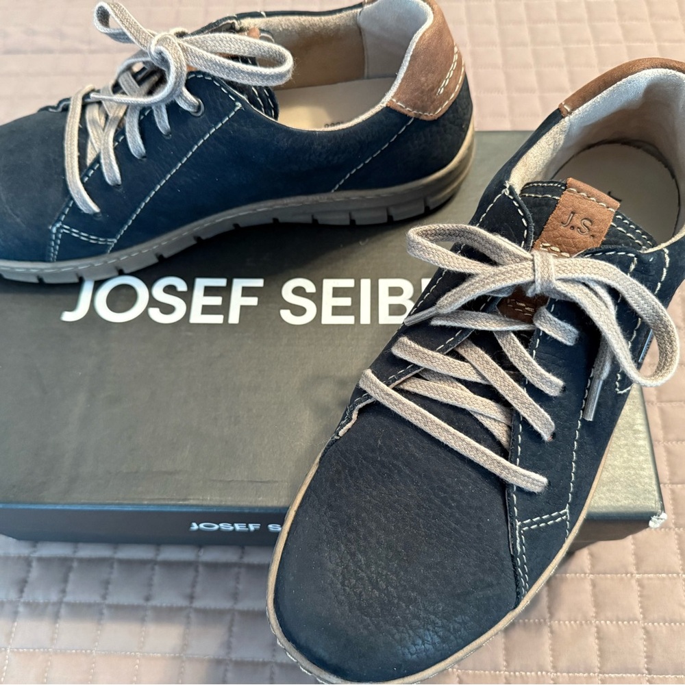 Josef Seibel Women's waterproof Dark Blue and Brown Sneakers Never worn.